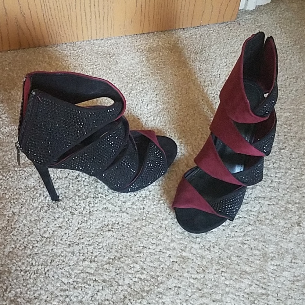 Zip Back Pumps